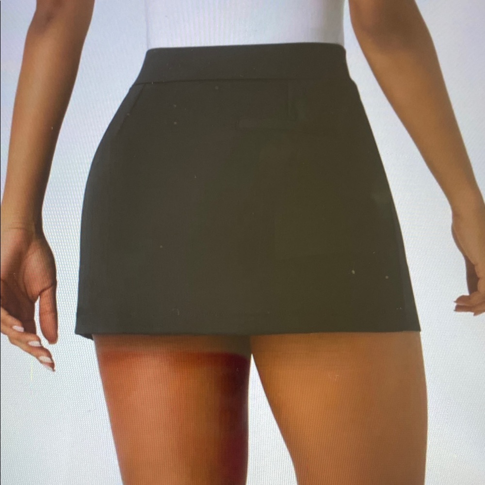 MEDIUM.  HALARA DECORATIVE SNAP BUTTON SPLIT 2 IN 1 MINI GOLF SKORT - Picture 2 of 9